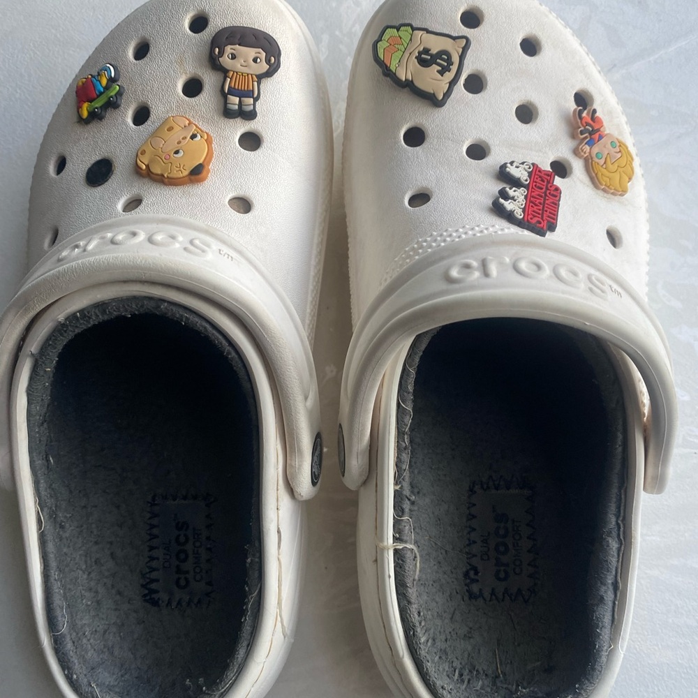 CROCS Kids White Slippers with Fun Charms - Picture 1 of 15